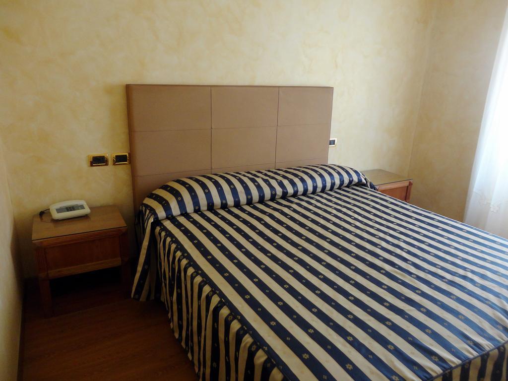 Hotel De Paris Terni Eksteriør bilde